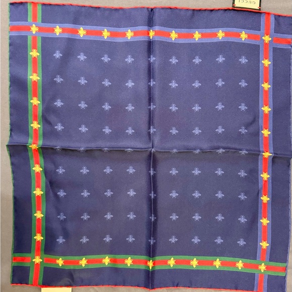 GUCCI NEE Pocket square new collection F/W 24 - Picture 2 of 6